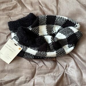 Fuzzy slipper socks gripper bottom *NWT*